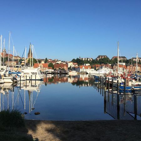 Zentrumsnahe Schoene Altbauwohnung Bis 4 Personen Flensburg Bagian luar foto