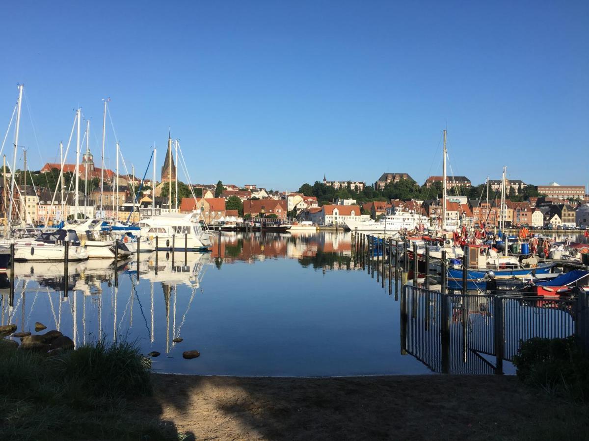 Zentrumsnahe Schoene Altbauwohnung Bis 4 Personen Flensburg Bagian luar foto