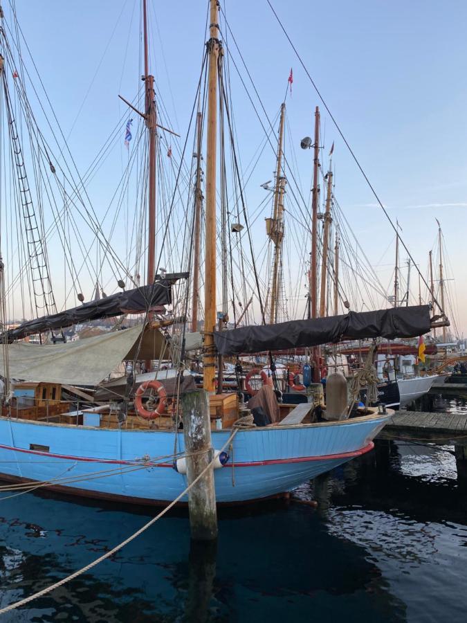 Zentrumsnahe Schoene Altbauwohnung Bis 4 Personen Flensburg Bagian luar foto